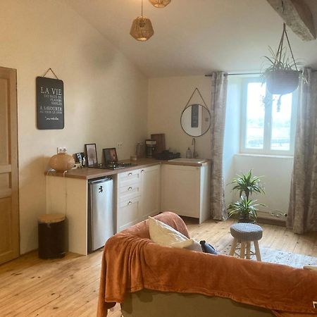 Premier Etage D Une Jolie Maison A La Campagne Montravers Esterno foto