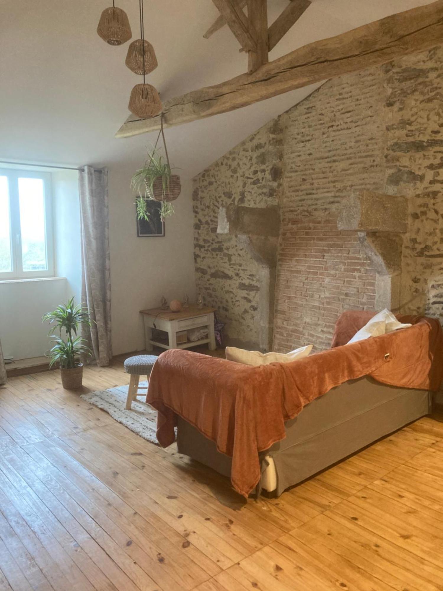 Premier Etage D Une Jolie Maison A La Campagne Montravers Esterno foto