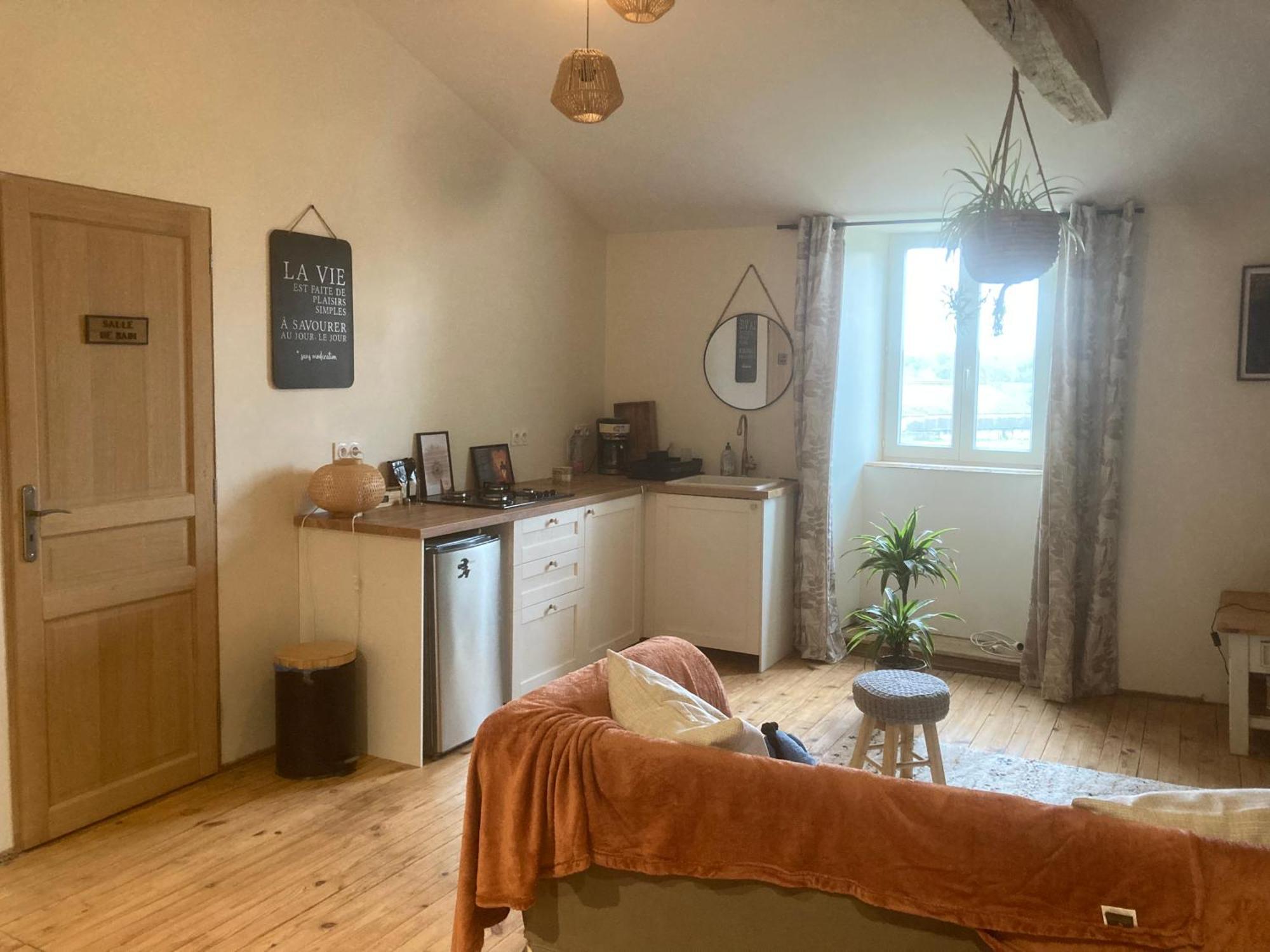Premier Etage D Une Jolie Maison A La Campagne Montravers Esterno foto